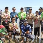Penanaman terumbu karang dalam rangka Peringatan Hari Lingkungan Hidup sedunia oleh Pemerintah Kabupaten (Pemkab) Kutai Timur (Kutim)