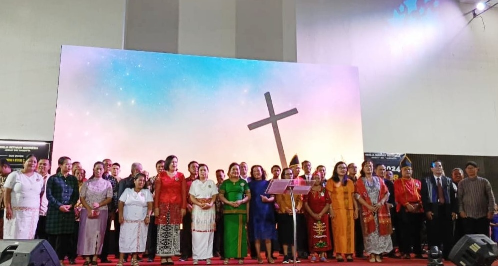Kepala Dinas Transmigrasi dan Tenaga Kerja, Roma Malau hadiri Persekutuan gereja Pentakosta Indonesia (PGPI) memperingati Hari Pentakosta di Kabupaten Kutai Timur (Kutim) se-Kalimantan Timur