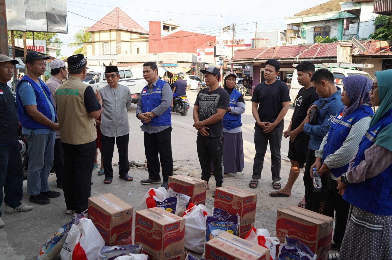 Sejumlah bantuan langsung diterima warga yang belum lama ini tertimpa kebakaran di Kabupaten Kutai Timur (Kutim).