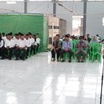 Ardiansyah Sulaiman sampaikan sambutannya dalam Lomba Burung Berkicau Camat Rantau Pulung Cup I yang diadakan di Pasar Padang Raya, Kecamatan Ranpul, Minggu (9/6).