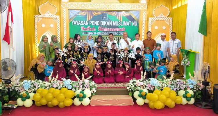 Kepala Disdikbud Kutim, Mulyono saat menghadiri Haflah Akhirussanah Tahfidzul Qur'ani Dan Pentas Semi TK Mastiyoh, di Gang Belimbing, Sangatta Utara.
